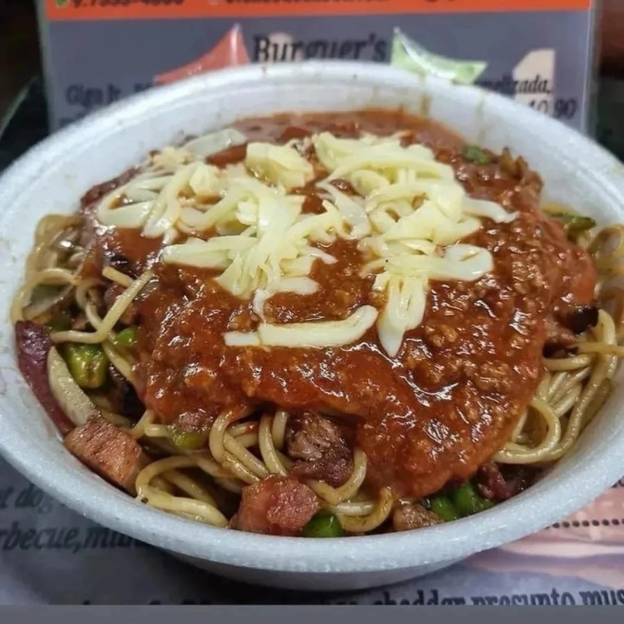 MACARRÃO NA CHAPA BOLONHESA